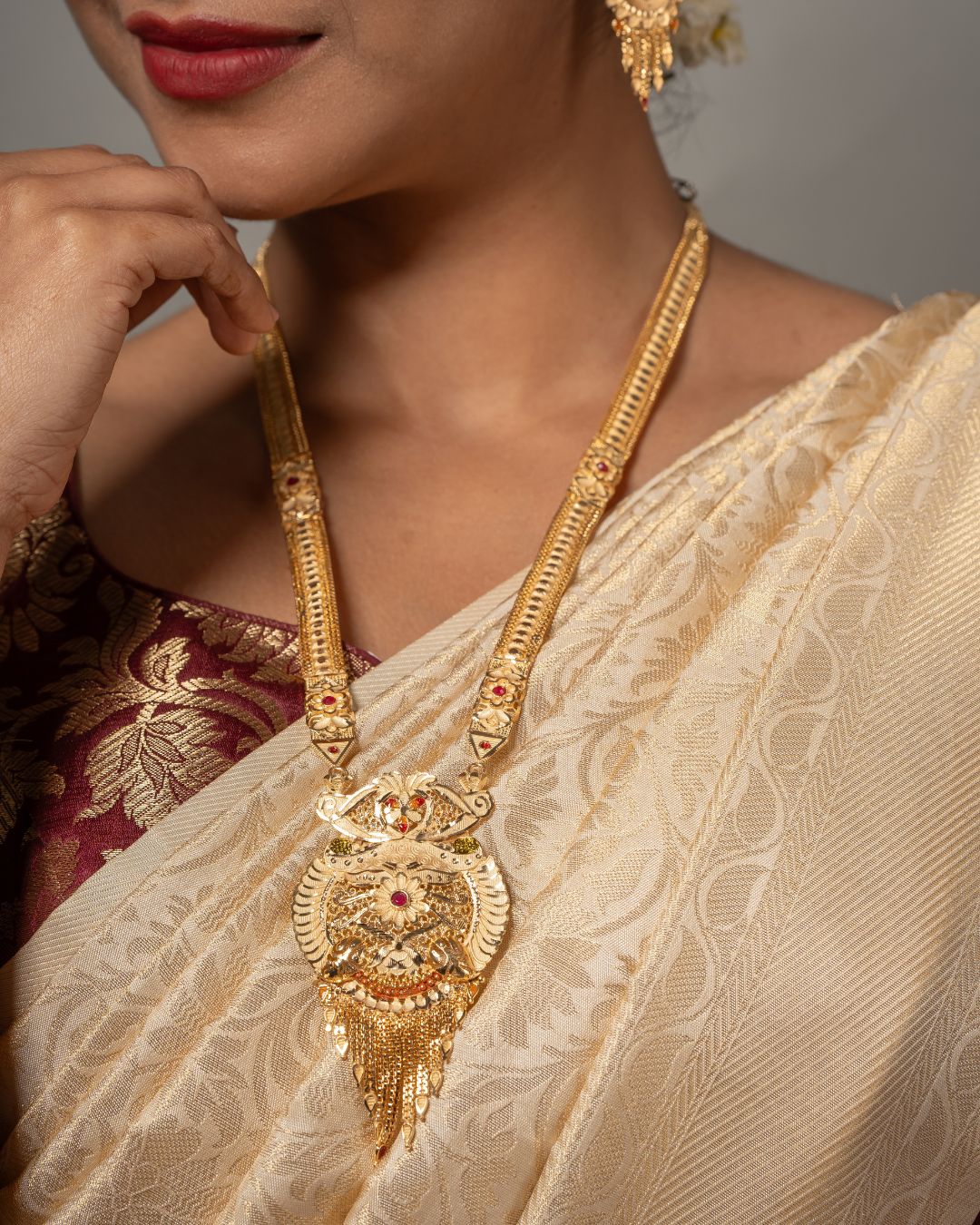 Aishwarya Rajsi Vaibhav Royal Jewellery Set – Antique Matte Gold-Plated Necklace With Matching Earrings
