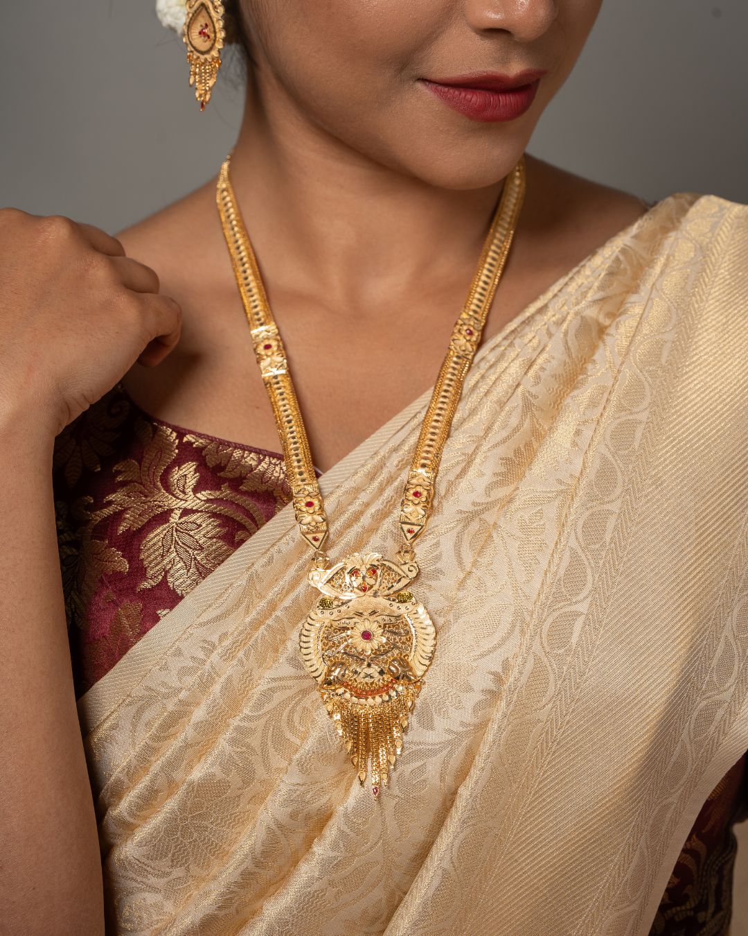 Aishwarya Rajsi Vaibhav Royal Jewellery Set – Antique Matte Gold-Plated Necklace With Matching Earrings