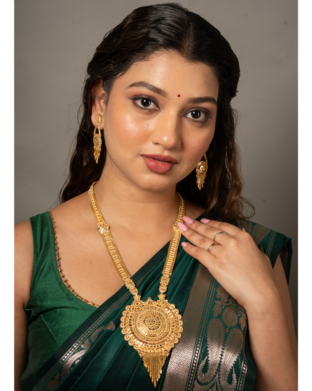 Aishwarya Mandala Antique Jewellery Set – Antique Matte Gold-Plated Necklace & Earrings Set